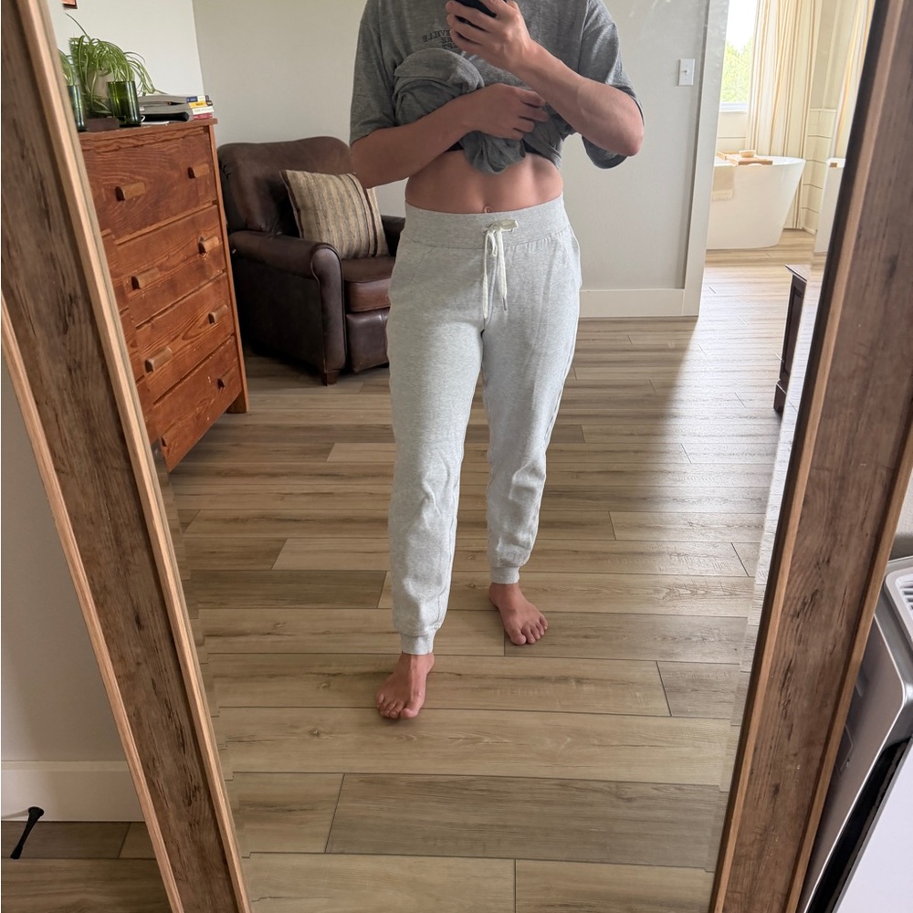 Lululemon Light Gray Jogger Sweatpants. Size 6